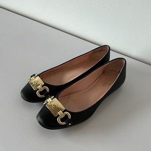 kate spade Phoebe Black Leather Flat with Gold Hardware size 5.5